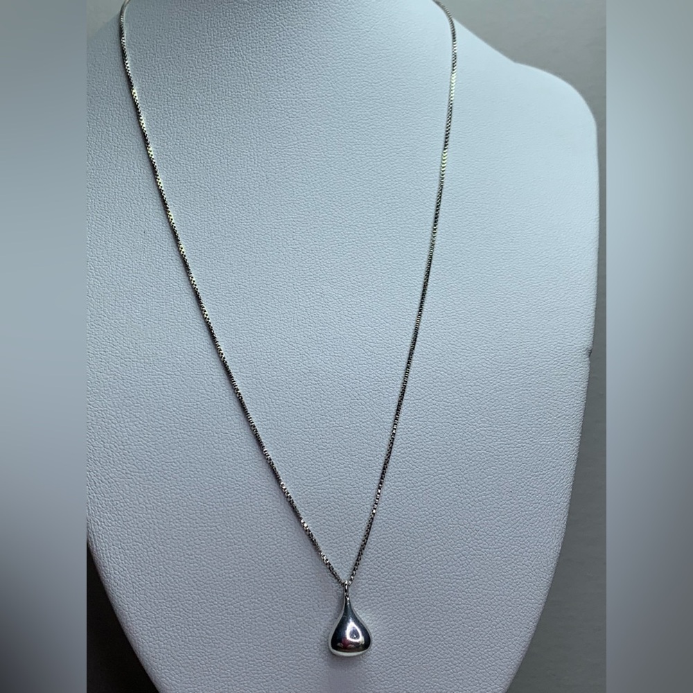 Silpada Vintage HTF Sterling Silver Petite Teardrop Pendant w/Box Chain